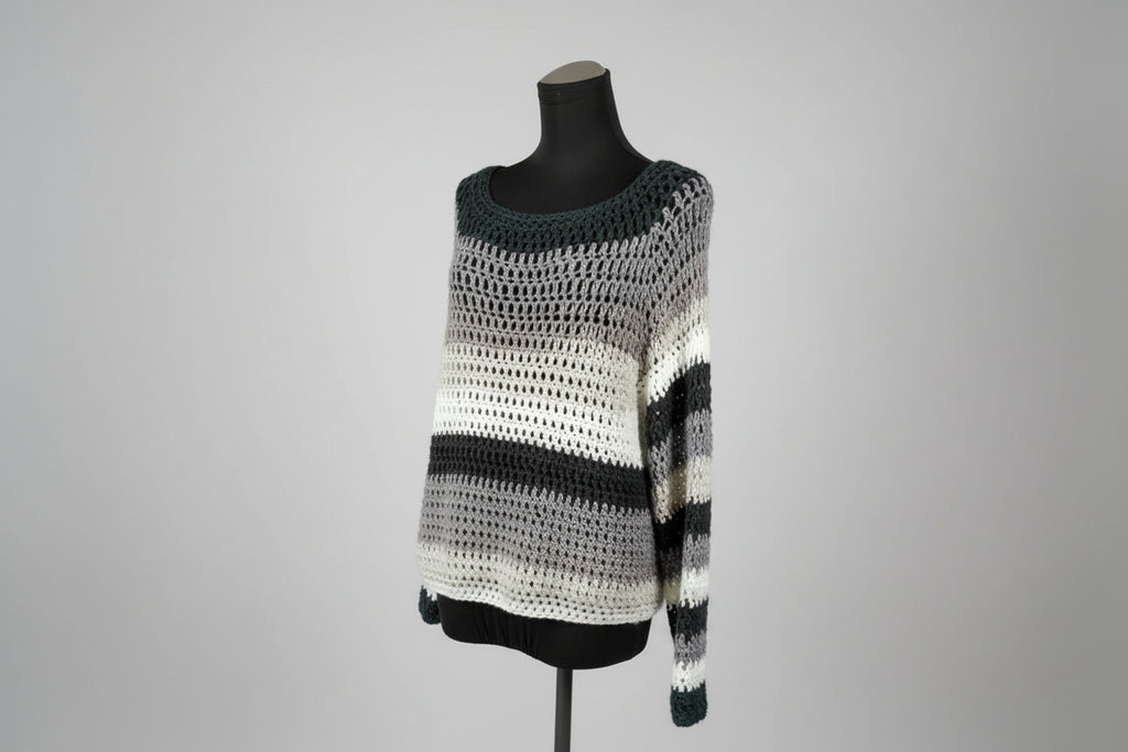 Raglan Sweater black and white