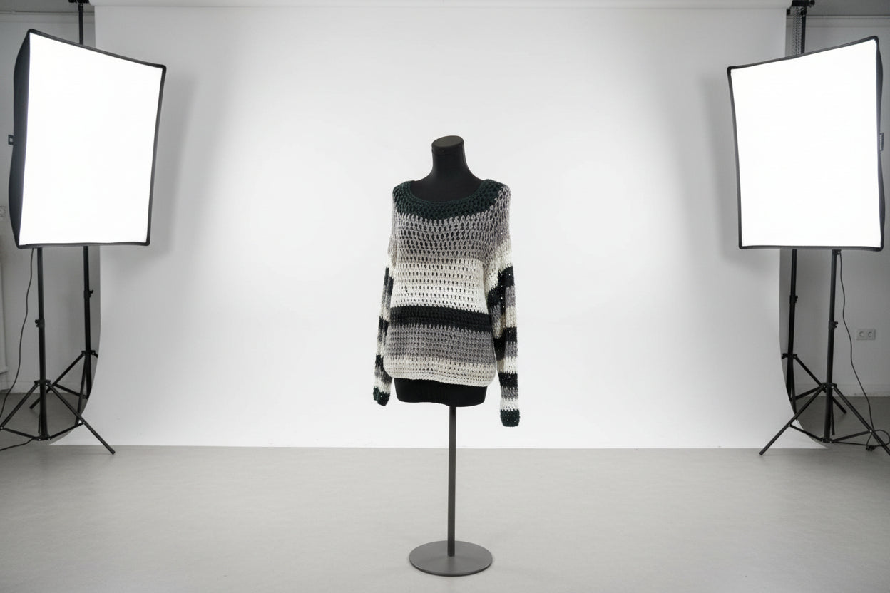 Raglan Sweater black and white