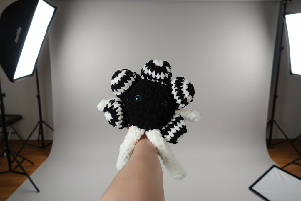 Groovy Flower Black /White