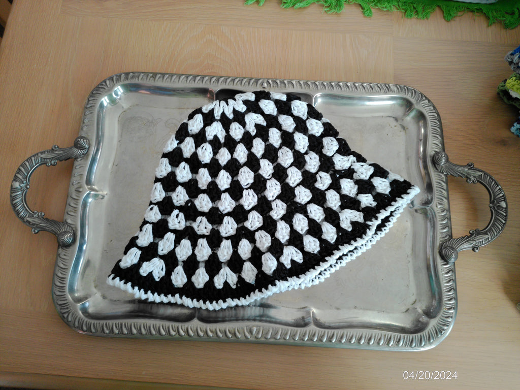 Bucket Hat White/Black