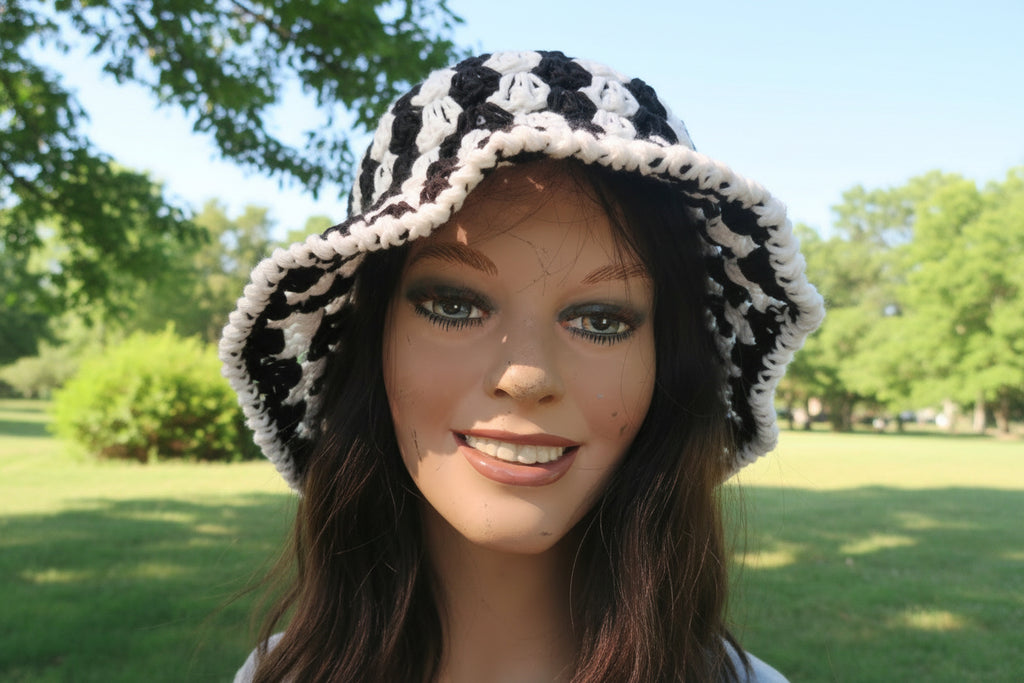 Bucket Hat White/Black