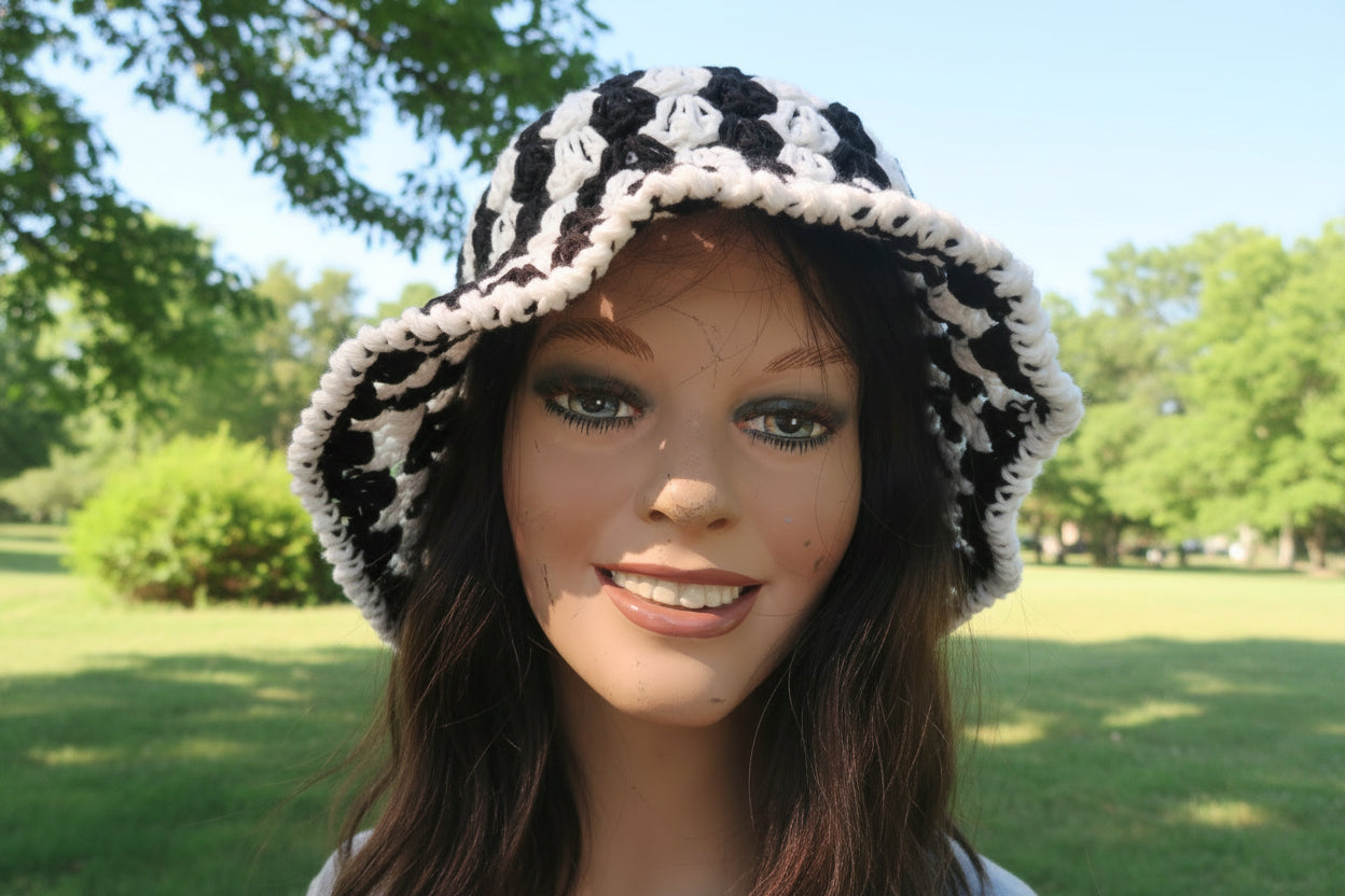 Bucket Hat White/Black